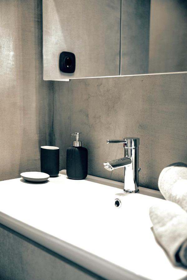 Loft With Private Parking Apartment Athena Bagian luar foto